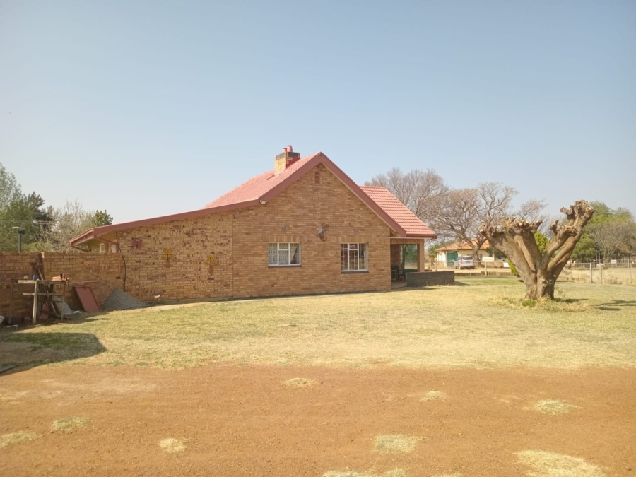 4 Bedroom Property for Sale in Bloemhof North West